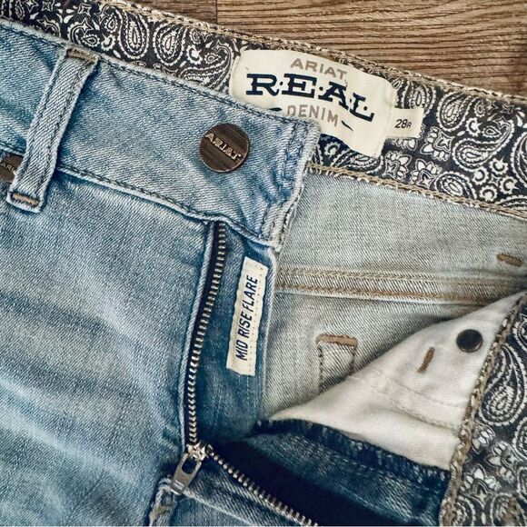 Ariat R.E.A.L Hallie Flare Jean Mid-Rise Light Wash Denim Size 28R - Picture 4 of 13
